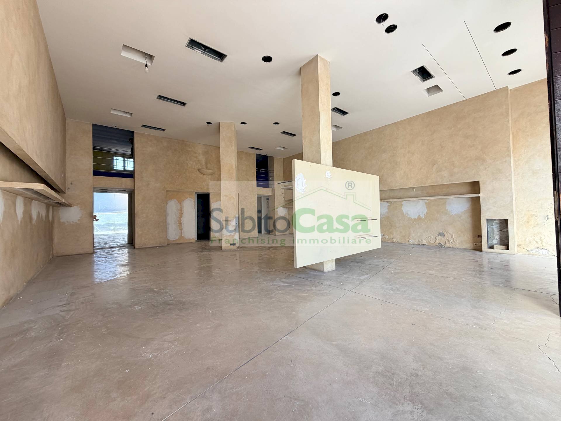 Foto 2 - Commercial Premises Via B.Croce
 
57, Chieti - photo 2
