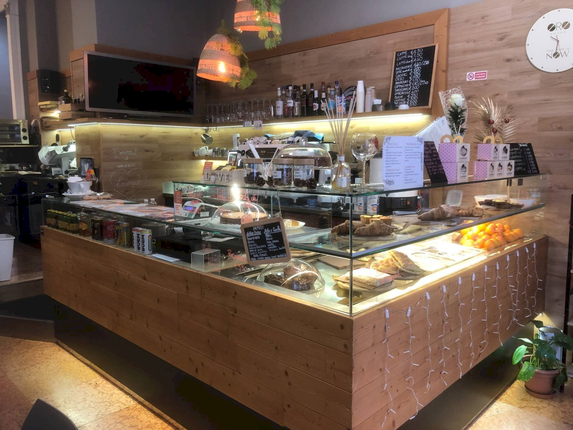 Foto 1 - Bar Tavola Calda - Fredda via valverde
 
1, Verona - foto 1