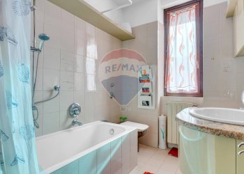 Bagno - Villa a Schiera via Ancona
 
32, Rho - foto 10