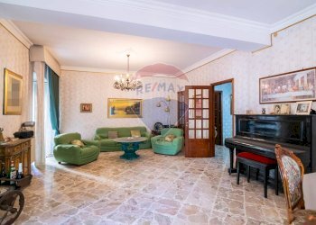 Soggiorno - Appartamento Viale Vittorio Veneto
 
122, Catania - foto 7