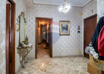 Hall / corridoio - Appartamento Viale Vittorio Veneto
 
122, Catania - foto 15