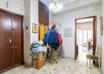 Hall / corridoio - Appartamento Viale Vittorio Veneto
 
122, Catania - foto 16