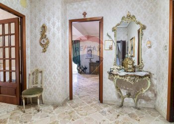 Hall / corridoio - Appartamento Viale Vittorio Veneto
 
122, Catania - foto 17