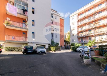 Edificio all\'aperto - Residence Via Fasano
20, Gravina di Catania - foto 1