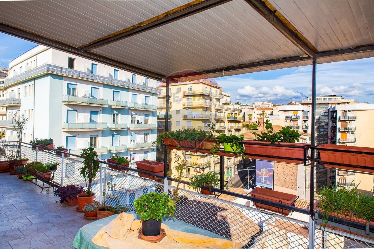 Balcone - Four-room apartment Via Etnea
 
660, Catania - photo 1