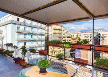 Balcone - Quadrilocale Via Etnea
 
660, Catania - foto 1