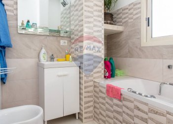 Bagno - Quadrilocale Via Etnea
 
660, Catania - foto 24