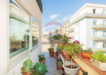 Balcone - Quadrilocale Via Etnea
 
660, Catania - foto 32