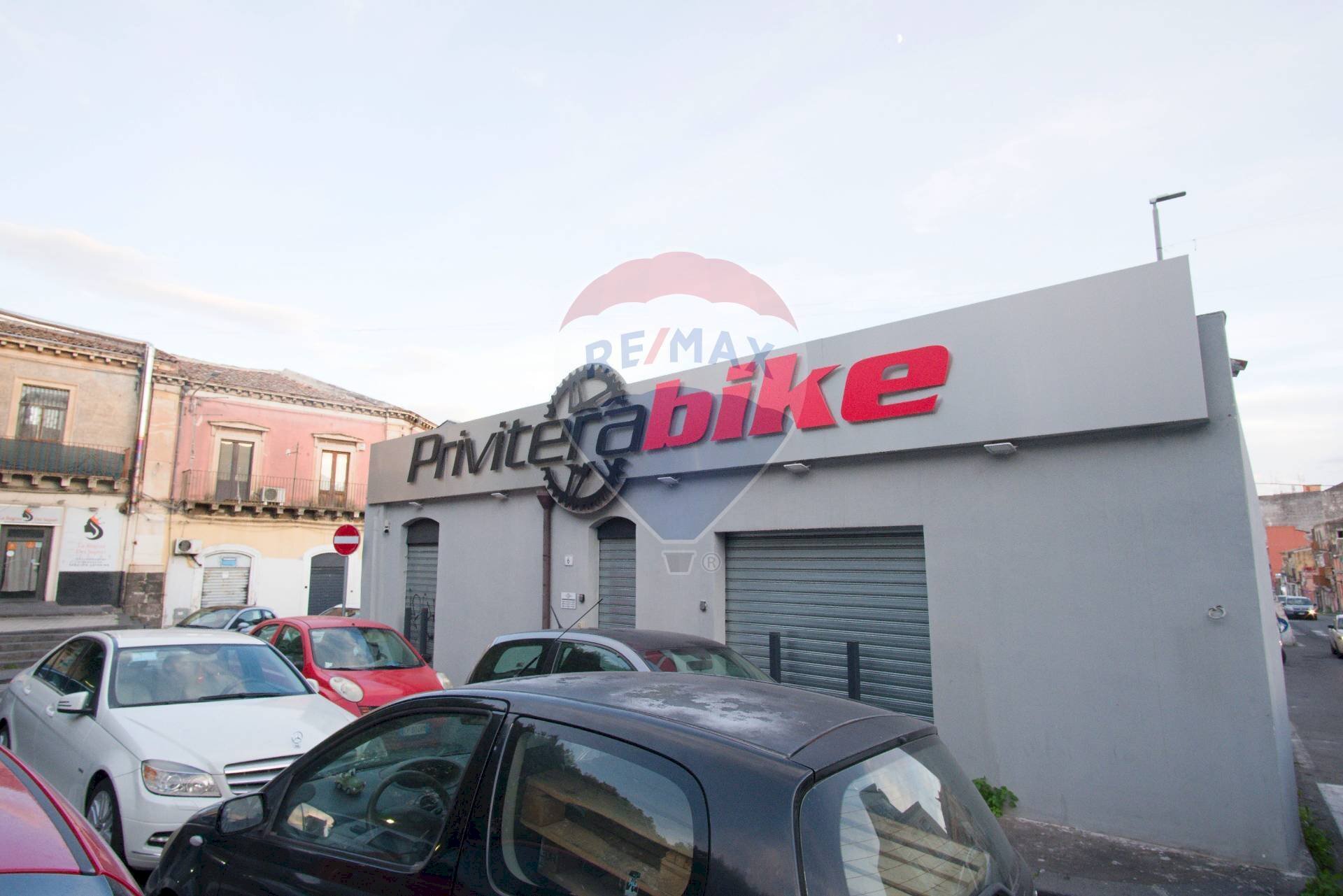 Edificio all\'aperto - Locale Commerciale Piazza Bonadies
 
2/3/4/5/6/7, Catania - foto 1