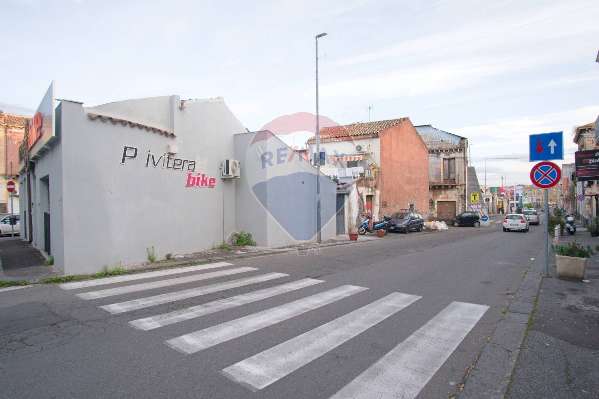 Edificio all\'aperto - Locale Commerciale Piazza Bonadies
 
2/3/4/5/6/7, Catania - foto 3
