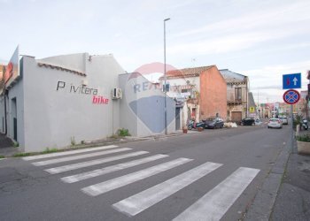 Edificio all\'aperto - Locale Commerciale Piazza Bonadies
 
2/3/4/5/6/7, Catania - foto 3
