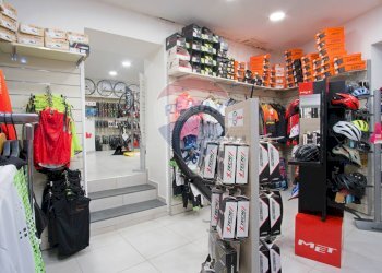 Cabina armadio - Locale Commerciale Piazza Bonadies
 
2/3/4/5/6/7, Catania - foto 14