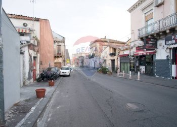 Edificio all\'aperto - Locale Commerciale Piazza Bonadies
 
2/3/4/5/6/7, Catania - foto 29