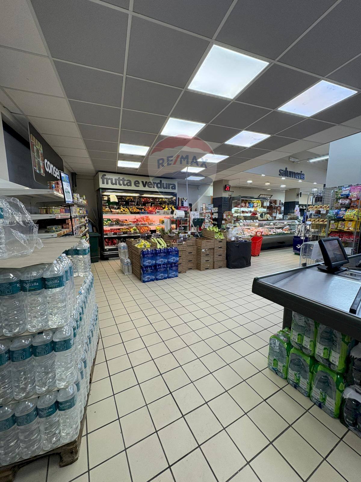 Dispensa di stoccaggio - Commercial Activity Via Raimondo Franchetti
 
72, Catania - photo 2