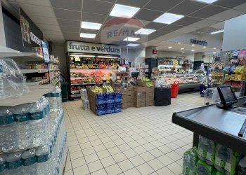 Dispensa di stoccaggio - Attività Commerciale Via Raimondo Franchetti
 
72, Catania - foto 2