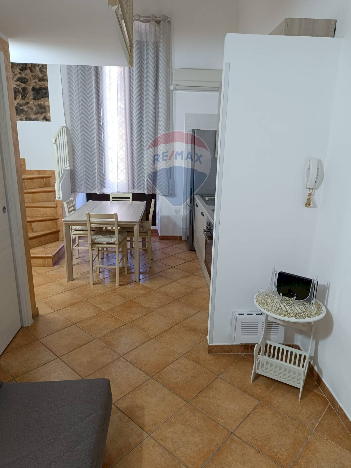 Sala da pranzo - Trilocale Via Botte dell'acqua
 
10, Catania - foto 3