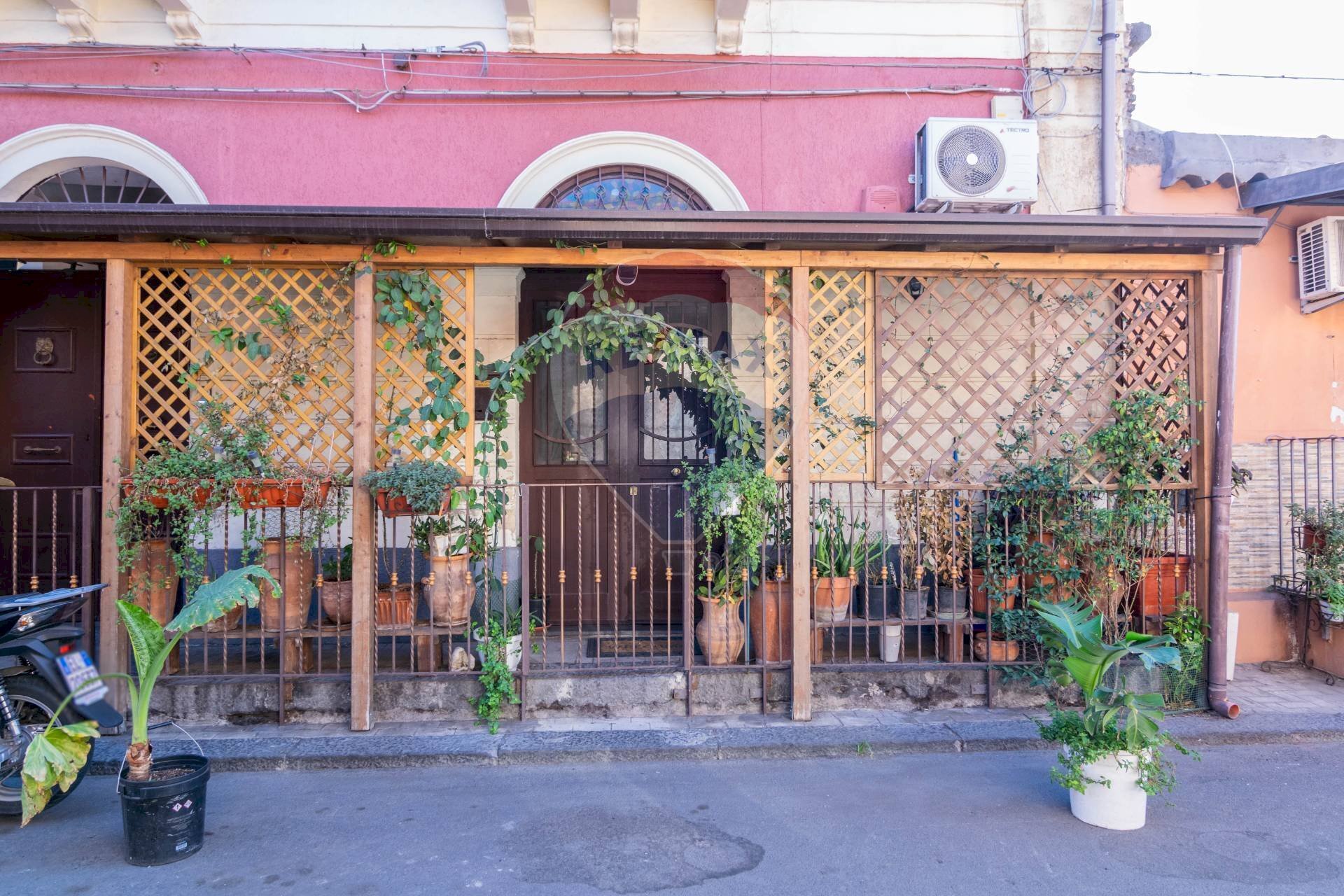 Edificio all\'aperto - Trilocale Via Ignazio Castone
 
43, Catania - foto 2