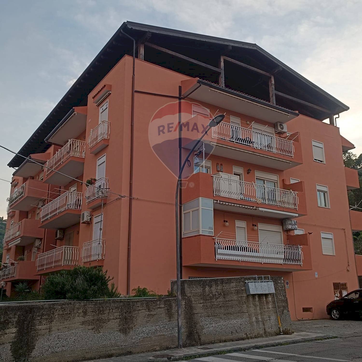 Edificio all\'aperto - Three-room apartment Via Consolare Valeria
 
34, Sant'Alessio Siculo - photo 1