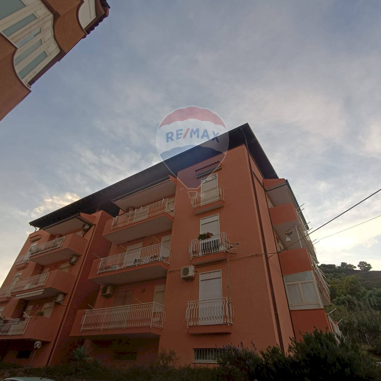 Edificio all\'aperto - Three-room apartment Via Consolare Valeria
34, Sant'Alessio Siculo - photo 2