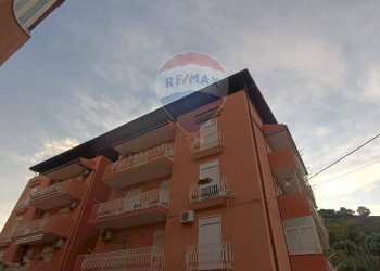 Edificio all\'aperto - Trilocale Via Consolare Valeria
 
34, Sant'Alessio Siculo - foto 2