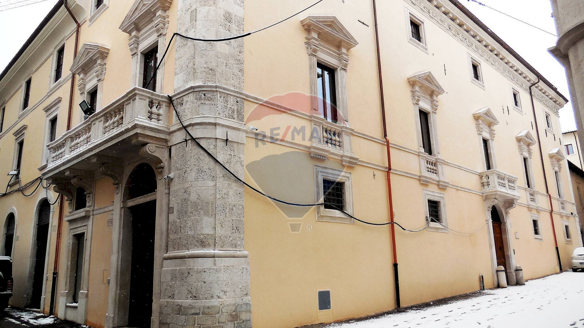 Edificio all\'aperto - Commercial Premises L'Aquila - photo 1
