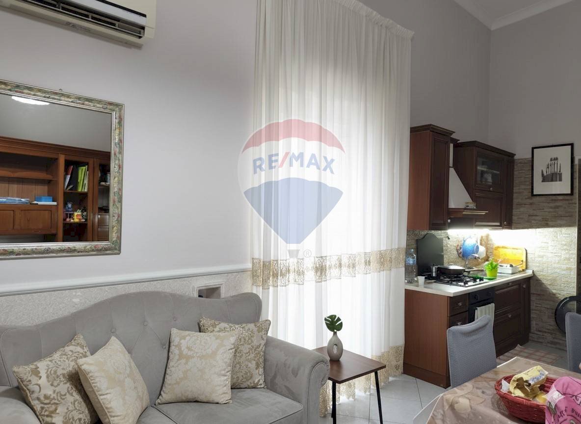 Soggiorno - Two-room apartment via Vittoriio Emanuele III, Napoli - photo 3