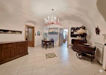 Sala da pranzo - Appartamento Via Nicola Ricciardi
 
5 A, Napoli - foto 5