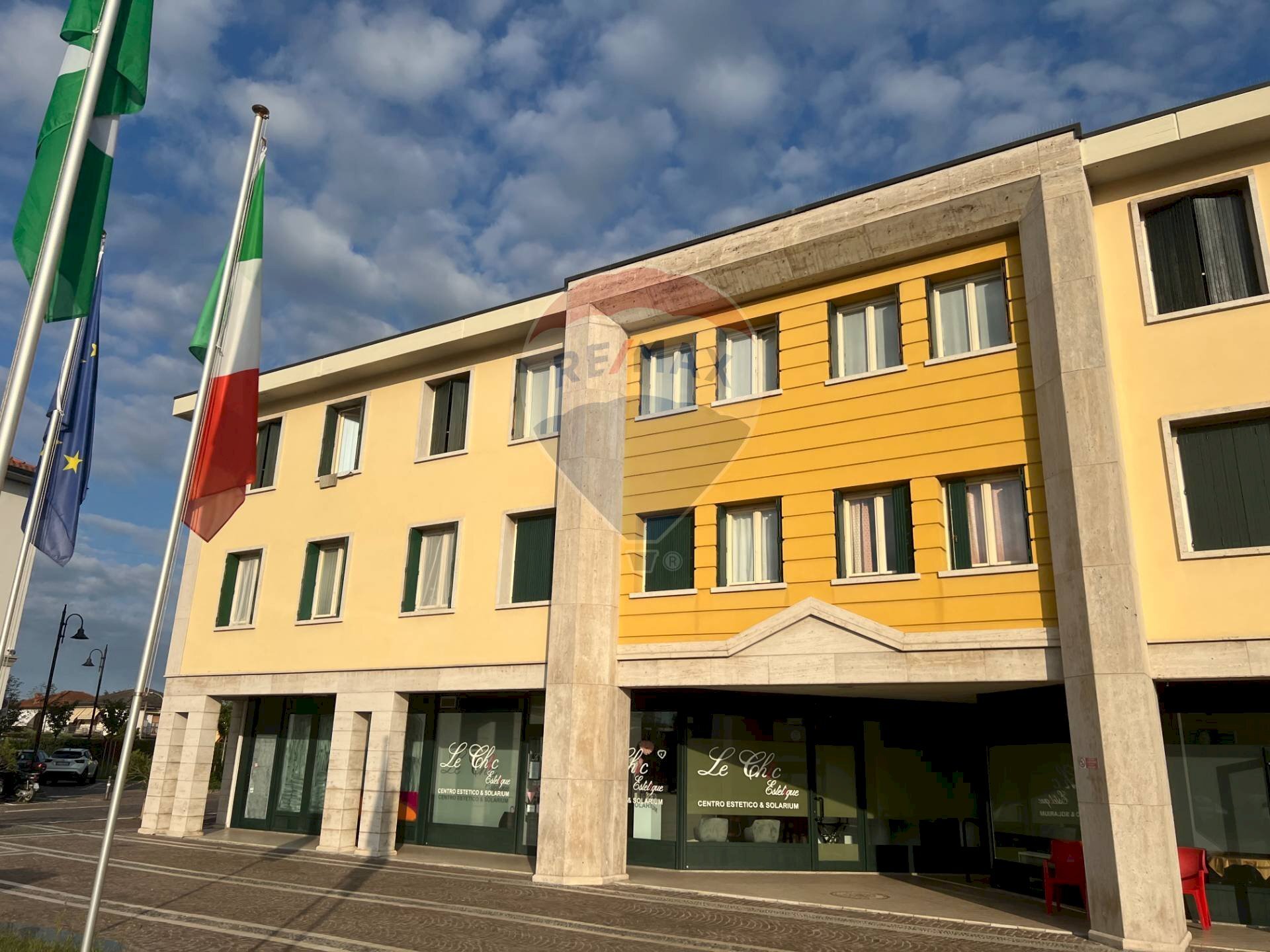 Edificio all\'aperto - Trilocale PIAZZA VITTORIO VENETO
 
15, Brusaporto - foto 1