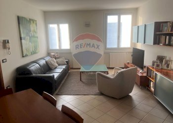 Sala da pranzo - Trilocale PIAZZA VITTORIO VENETO
 
15, Brusaporto - foto 1