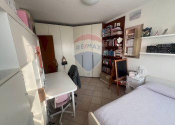 Camera / camera da letto - Trilocale PIAZZA VITTORIO VENETO
 
15, Brusaporto - foto 7