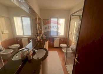 Bagno - Trilocale PIAZZA VITTORIO VENETO
 
15, Brusaporto - foto 8