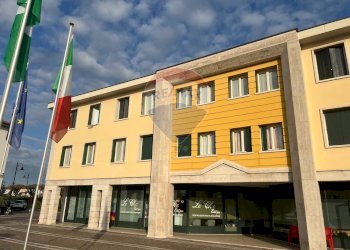 Edificio all\'aperto - Trilocale PIAZZA VITTORIO VENETO
 
15, Brusaporto - foto 10