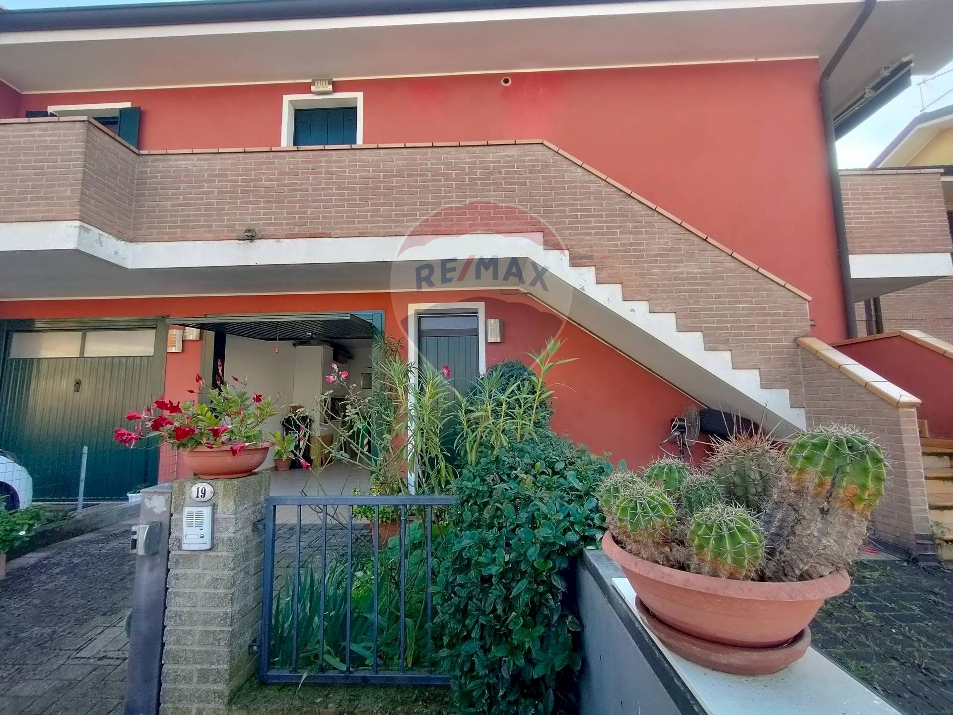 Edificio all\'aperto - Trilocale federico fellini
 
19, Stienta - foto 2