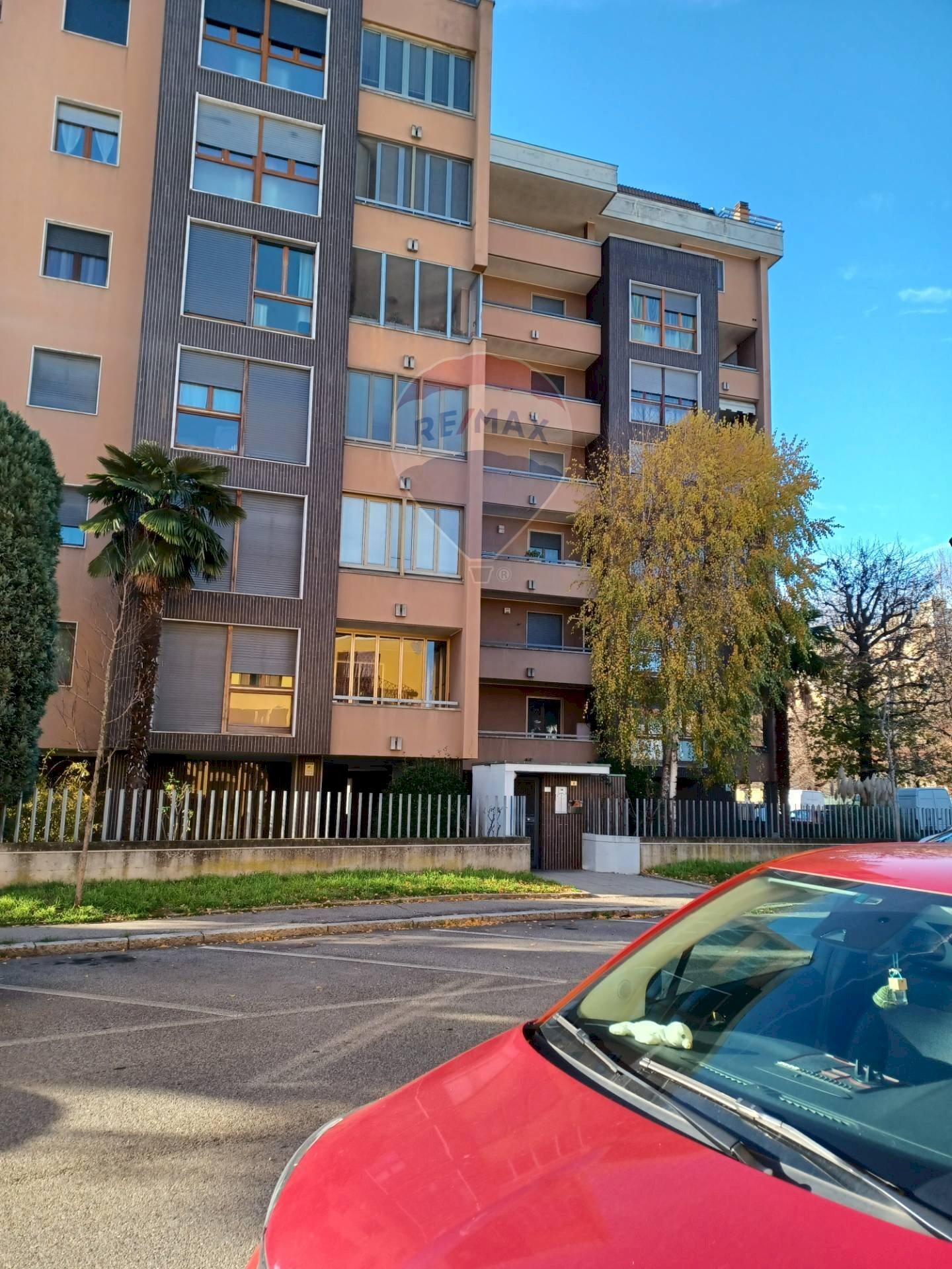 vista lato est del complesso edilizio - Appartamento via San Giulio
 
4, Novara - foto 3