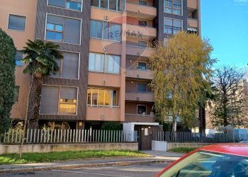 vista lato est del complesso edilizio - Appartamento via San Giulio
 
4, Novara - foto 3