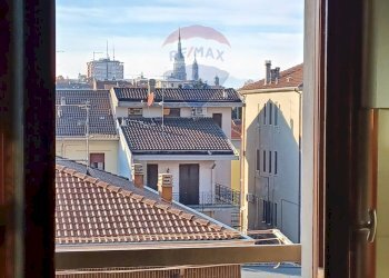 Balcone cucina e vista sulla cupola antonelliana - Appartamento via San Giulio
 
4, Novara - foto 11