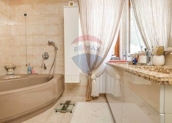 Bagno - Villa a Schiera Via Trieste
45, Cassano Magnago - foto 11