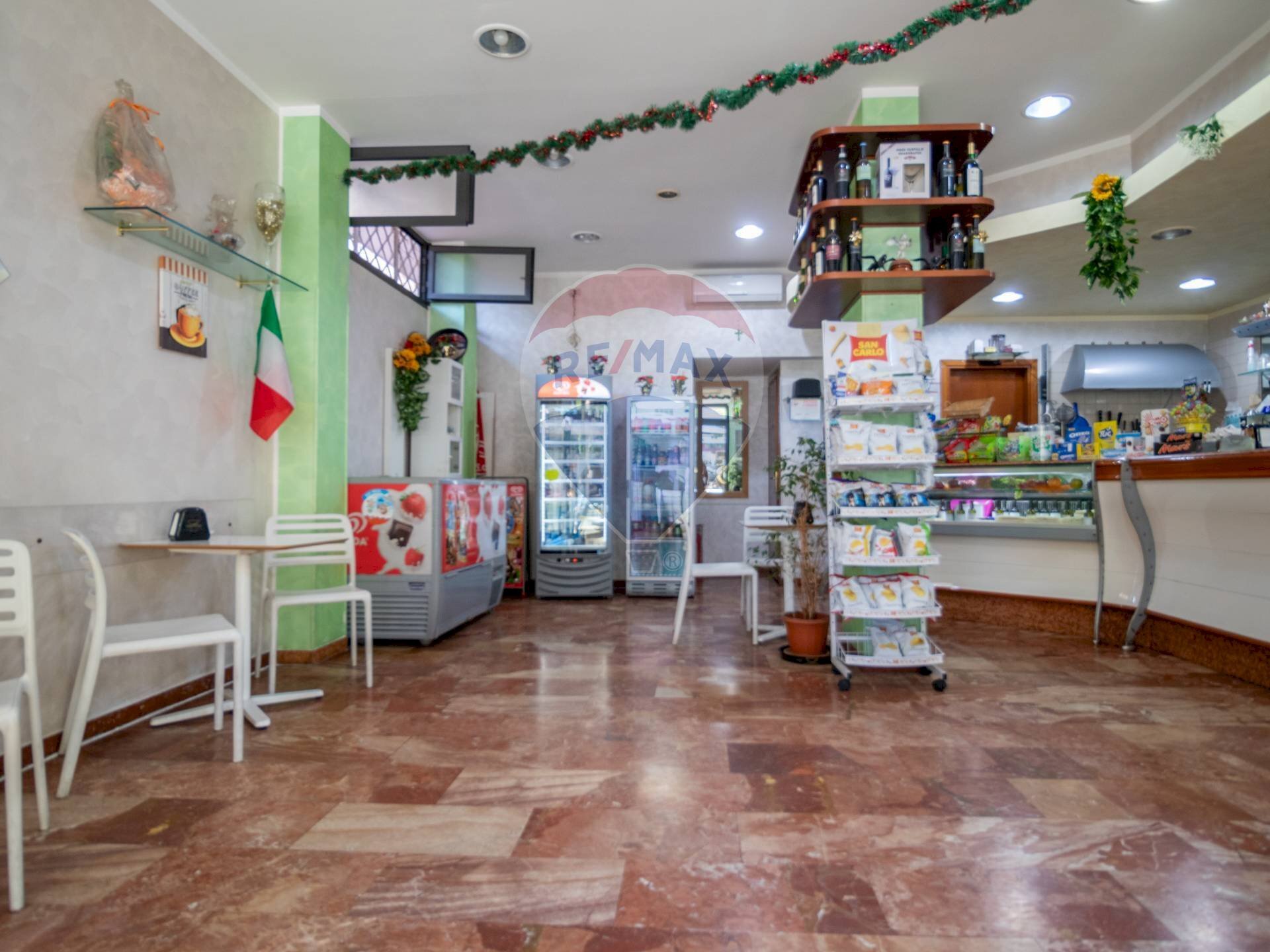 Soggiorno - Bar Tavola Calda - Fredda Via Capo Spartivento
 
21/a, Roma - foto 1