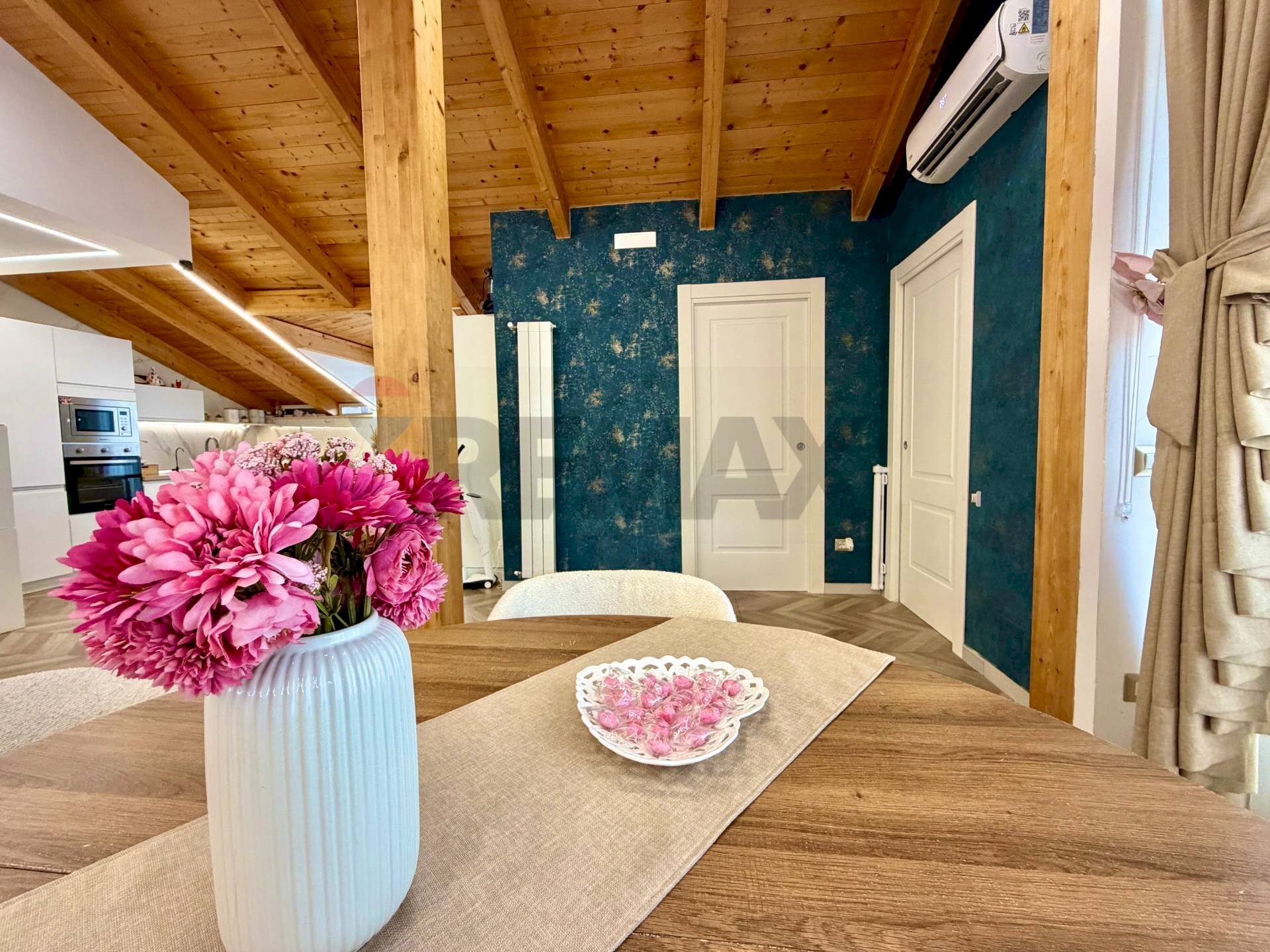 Sala da pranzo - Attic VIA GIORDANO BRUNO
 
31, Marano di Napoli - photo 2