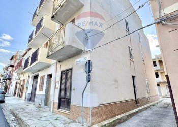 Edificio all\'aperto - Two-room apartment Via Roma
 
90, Cinisi - photo 1