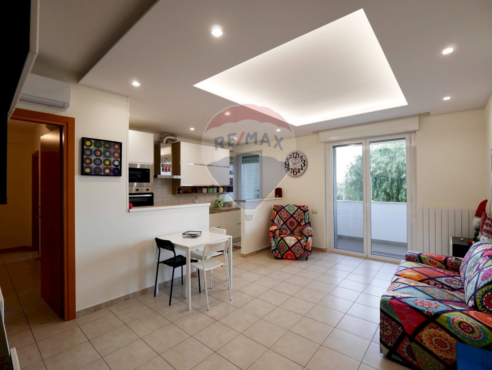 Sala da pranzo - Trilocale Strada Provinciale Modugno-Carbonara
 
4/29, Bari - foto 1