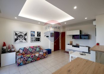 Sala da pranzo - Trilocale Strada Provinciale Modugno-Carbonara
 
4/29, Bari - foto 2