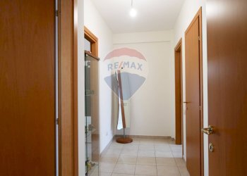 Hall / corridoio - Trilocale Strada Provinciale Modugno-Carbonara
 
4/29, Bari - foto 8