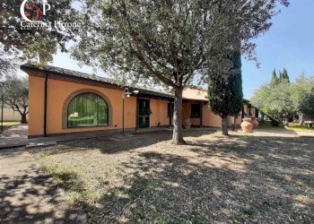 Foto 2 - Villa piazza della Libertà
 
10, Cecina - foto 2