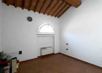 Foto 13 - Villa piazza della Libertà
 
10, Cecina - foto 13