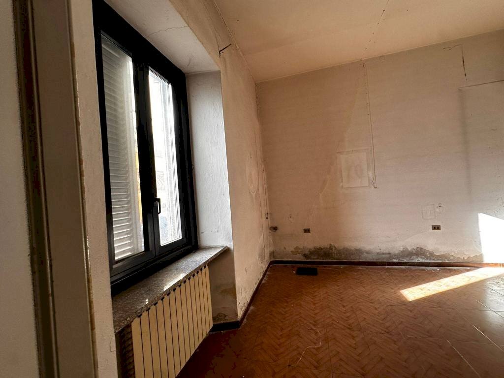 Camera da letto - Three-room apartment piazza Patrioti, Taino - photo 2