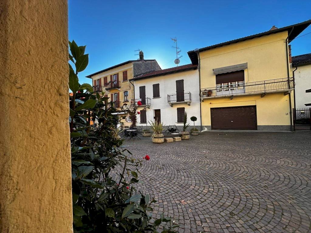 Cortile interno - Three-room apartment piazza Patrioti, Taino - photo 1