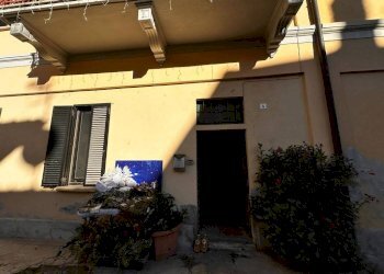 Facciata - Trilocale piazza Patrioti, Taino - foto 1