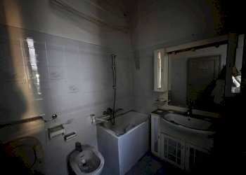 Bagno - Trilocale piazza Patrioti, Taino - foto 6