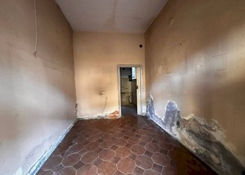 Stanza non arredata - Trilocale piazza Patrioti, Taino - foto 9